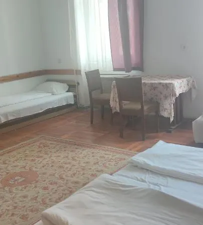 Nyugati 7. Vendeghaz Guest house